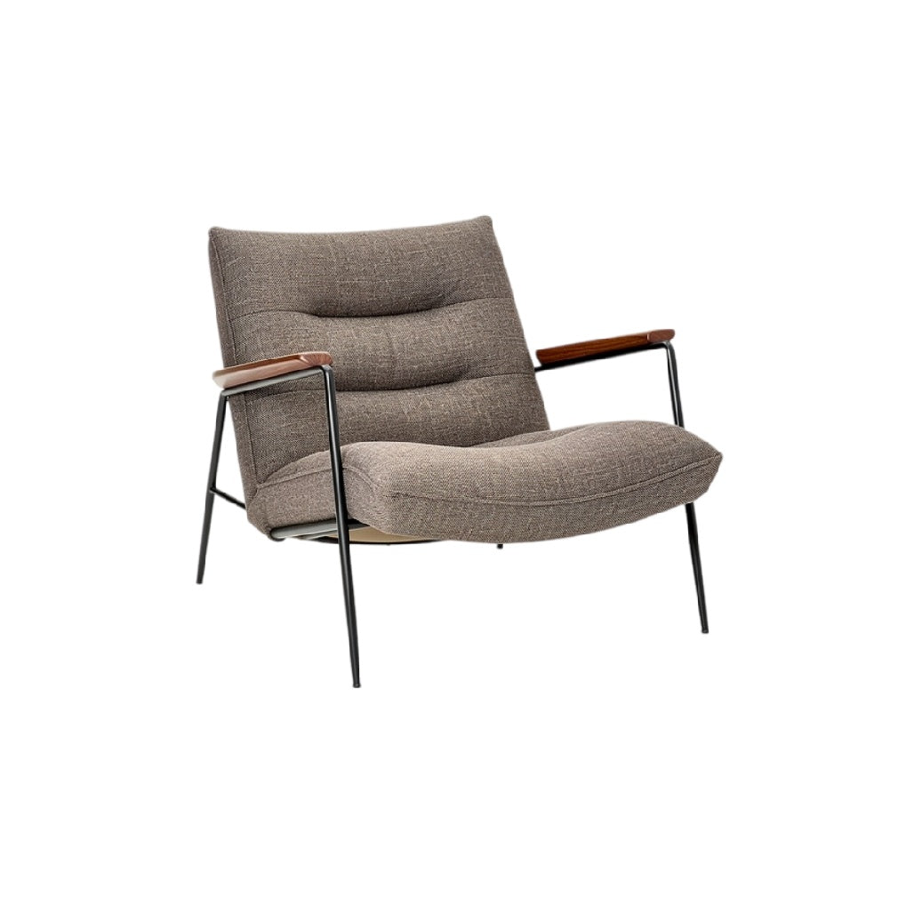 **Fauteuil moderne en tissu avec accoudoirs en bois et structure métallique**